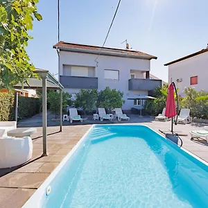  Apartment Crowonder Lucky House With Pool And Patio 30 Meters From The Croatia